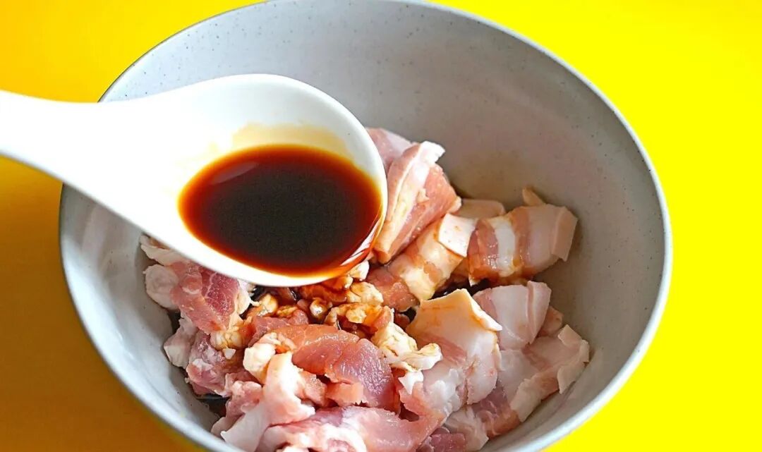 【每日一菜】—— 红烧肉炒蒜苔