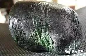 多年翡翠原石经验累积，慧眼识“蟒带”！