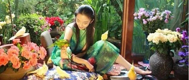 杨丽萍20年没自己洗过澡？61岁无儿无女，生活奢侈堪比老佛爷