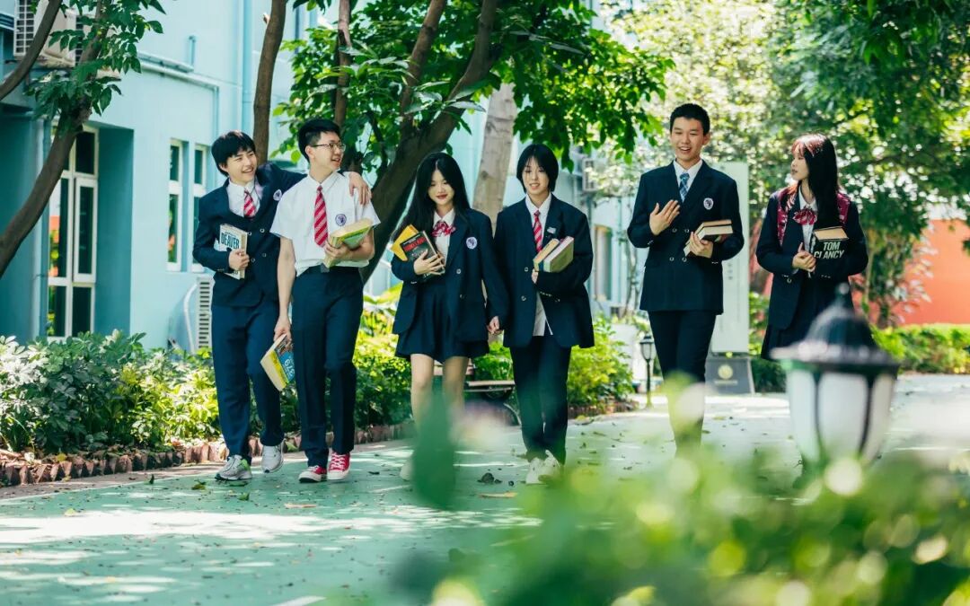 深圳国际学校校服长啥样听说贵过lv谁才是颜值王