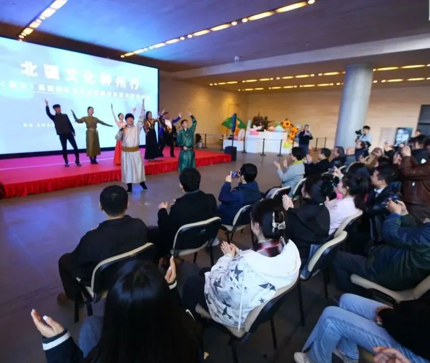 内蒙古美术馆丨美若繁花 沐光而行 第58张