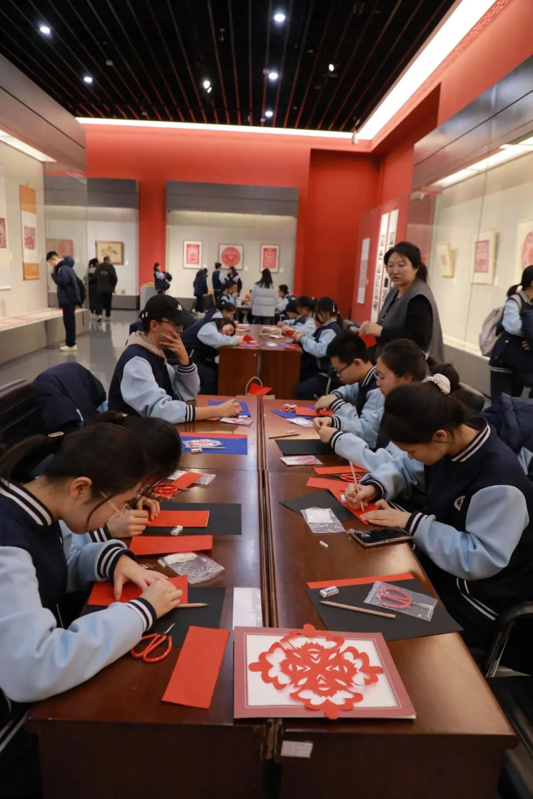 「民族政策宣传月」特别推荐丨繁花竞放——以画笔绘就民族团结的时代画卷 第22张