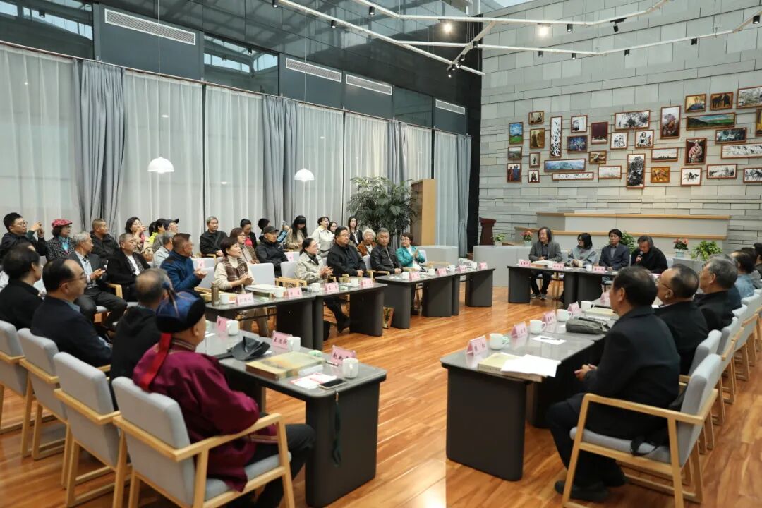 耶拉先生百年诞辰美术、书法作品展座谈会在内蒙古美术馆举办 第3张