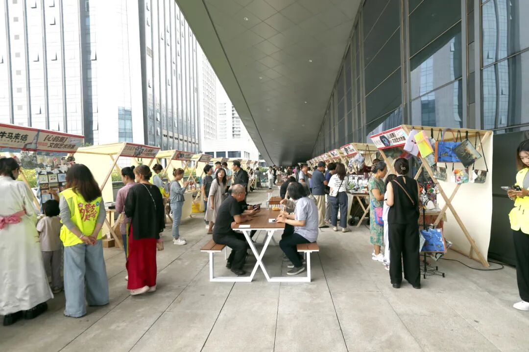 展览现场 | 吾心归处——内蒙古美术馆馆藏妥木斯师生油画作品展火热进行中 第5张