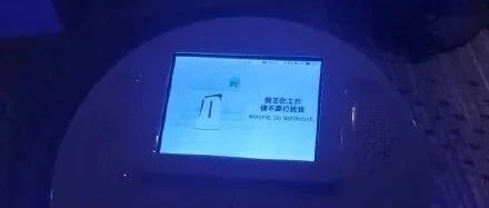 我住酒店的快乐，都是送餐机器人给的