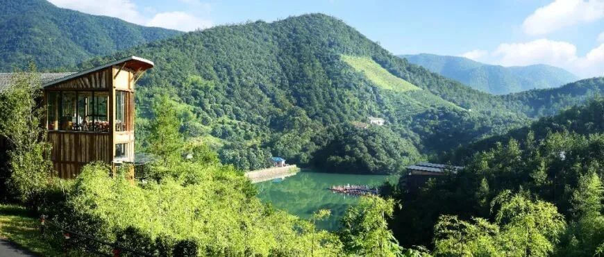【5折好价】莫干山郡安里3天2晚2599起，住大师设计酒店，体验山林秘境+鲜果采摘+大草坪活动，价低景美别错过！