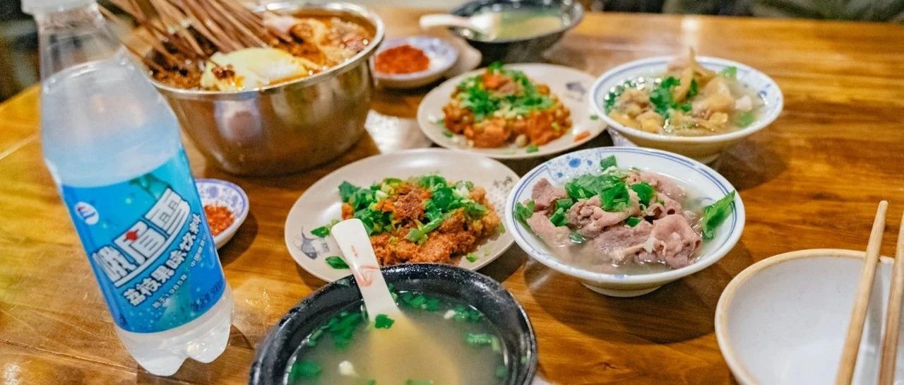 这座离成都50分钟车程的小城，才是四川最好吃的地方!