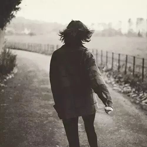 如果不能钟情于一人 那就钟情于自己