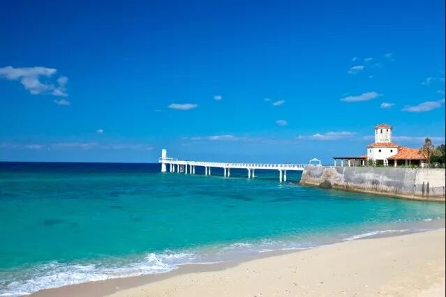 冬天去冲绳旅游，踏浪、赏樱、观鲸！                                                                                               日本