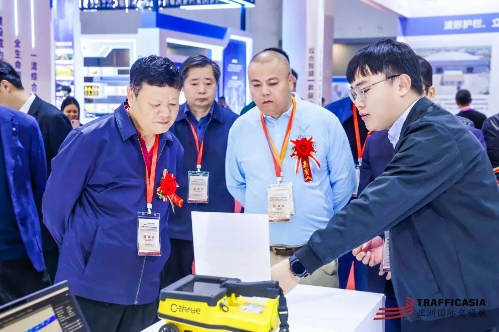 主持人:徐恒 恒兴国际会展集团有限公司董事长四川省公路学会理事长