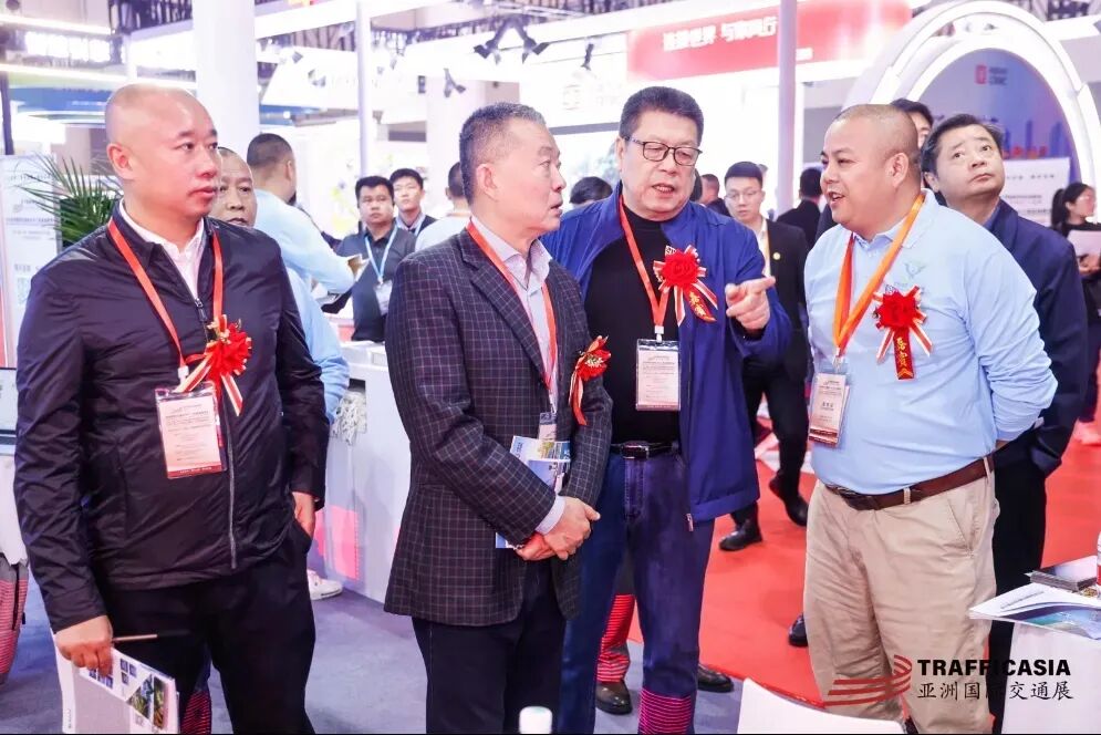 主持人:徐恒 恒兴国际会展集团有限公司董事长四川省公路学会理事长