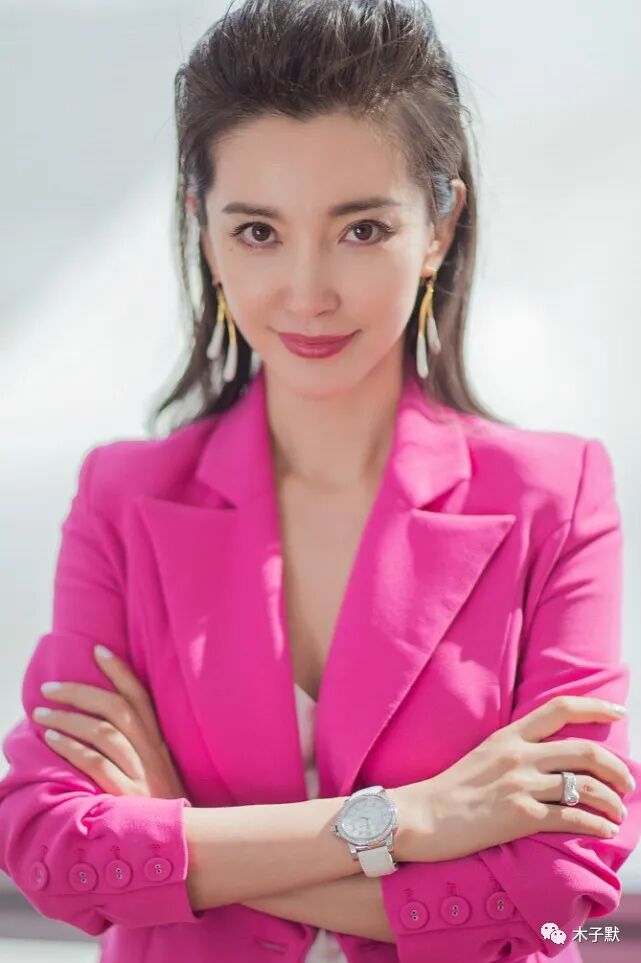 儿科医生举报下架李冰冰短视频竟不穿内衣太过于暴露！