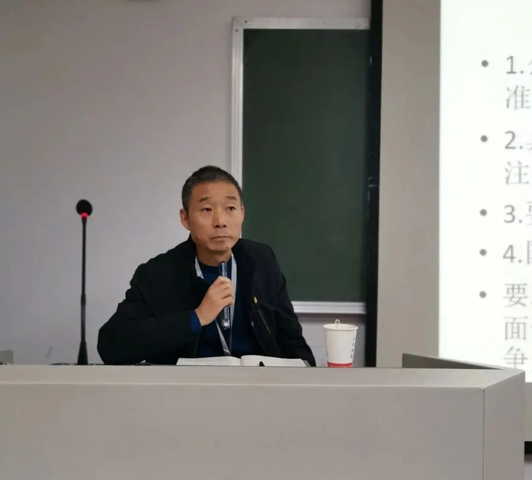 在为期三天的培训中,学员们学习了梁飞老师的《高效团队建设与执行力