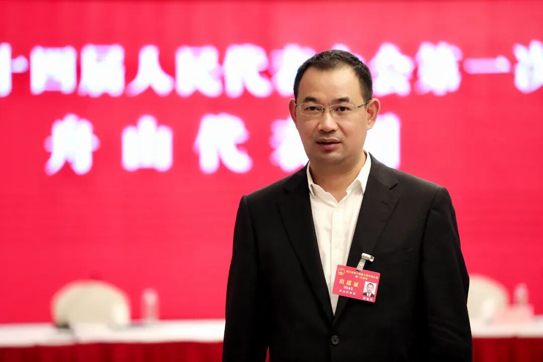 人大代表,舟山中远海运重工有限公司执行董事,党委书记,总经理周建华