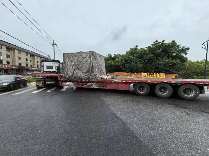 她奋不顾身冲进死亡盲区挽救两个家庭