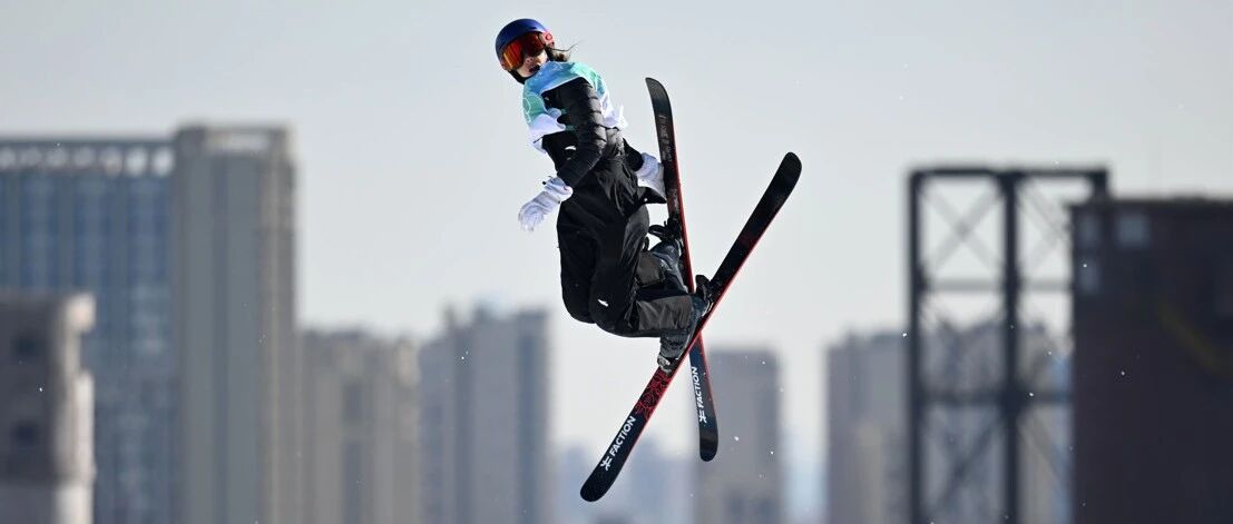 谷爱凌称苏翊鸣好弟弟，夺金后为他加油！记者会成“凡尔赛”现场？