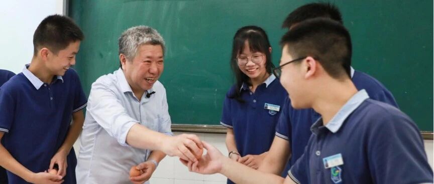 10年为学生煮5万只鸡蛋！“煮蛋老师”，学生们都记得你
