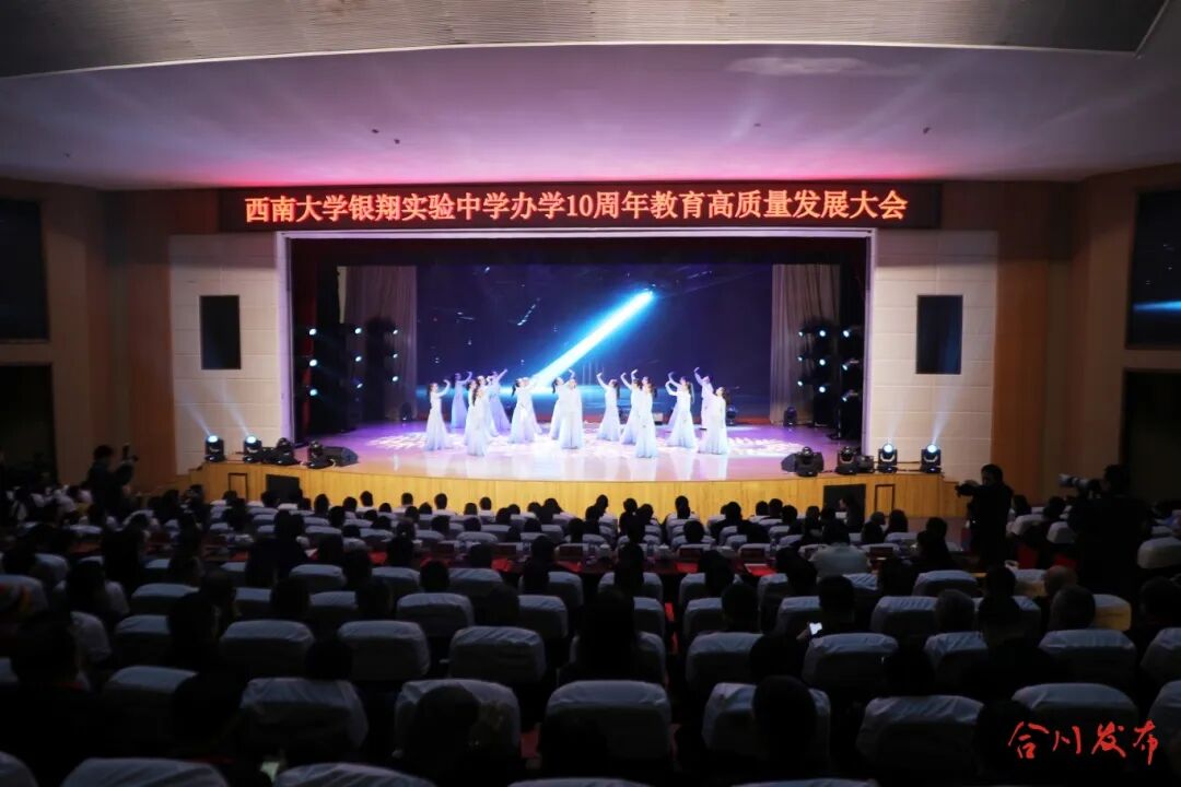 在校学生的舞蹈表演_副本.jpg