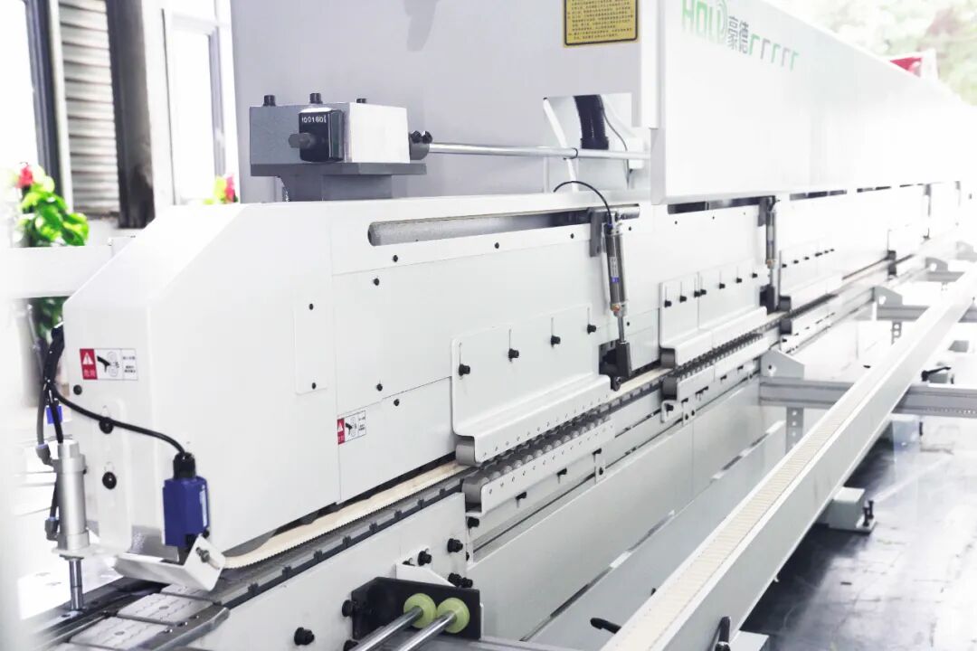 آلة نطاقات حافة الليزر الذكية (آلة نطاقات الحافة التلقائية الثقيلة): S330 4