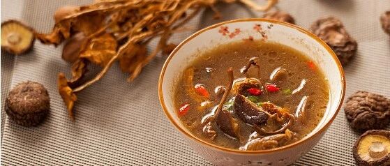 通便、降血脂，来个红萝卜蘑菇汤！