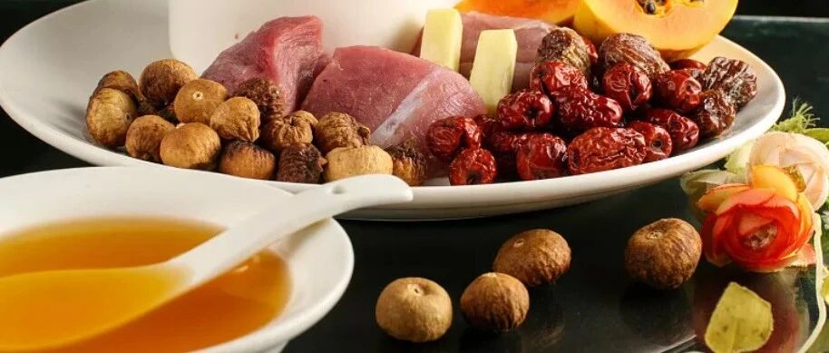 今日养生方︳又寒又燥，此时养生润肺加养肾，这款靓汤适合肺燥干咳、脾虚乏力、便秘人群