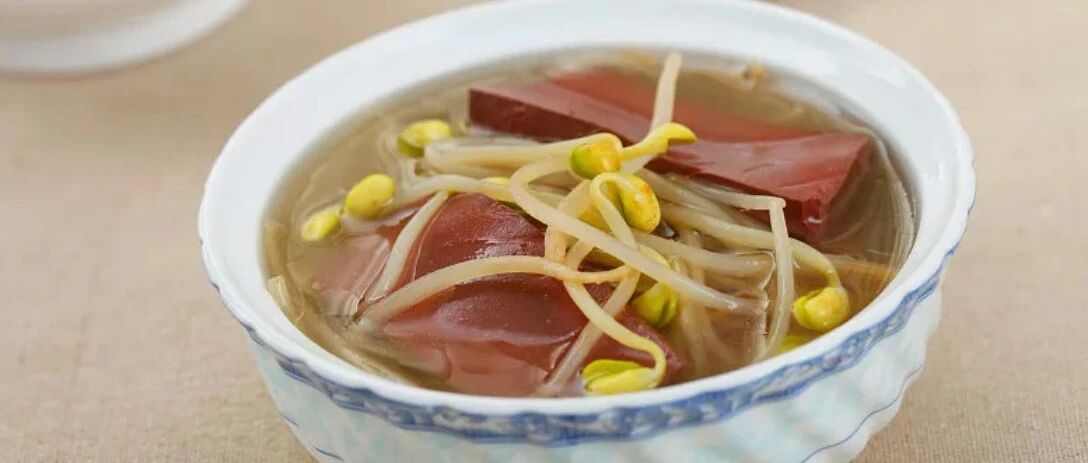 天气干燥，一碗猪血清肺润肺，这说法到底靠谱吗？专家这样说