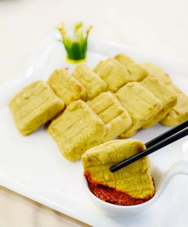 柏杨豆干含有丰富蛋白质,多种维他命,钙,硒等多种微量元素,保质期12个