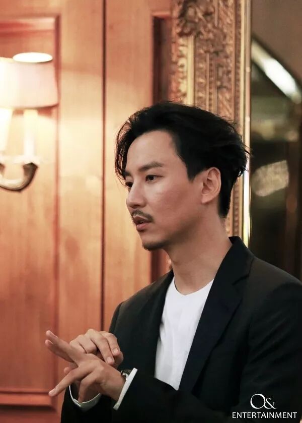 金正贤说自己20代的时候做的最正确的事情就是提前服完兵役.