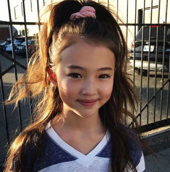 韩国混血儿童模特ellagross虽然还很小,但是她的美貌和气场令全世界的