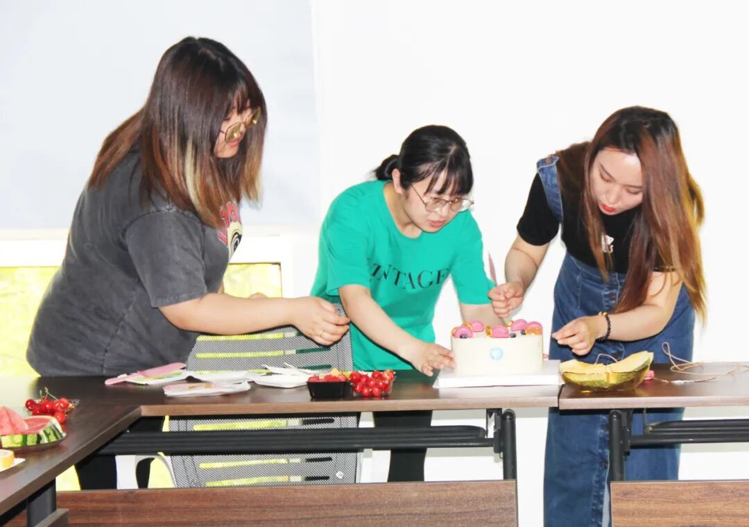 共悦生辰 · 美好而至 | 海思坦5月生日会&入职周年庆&月度会议