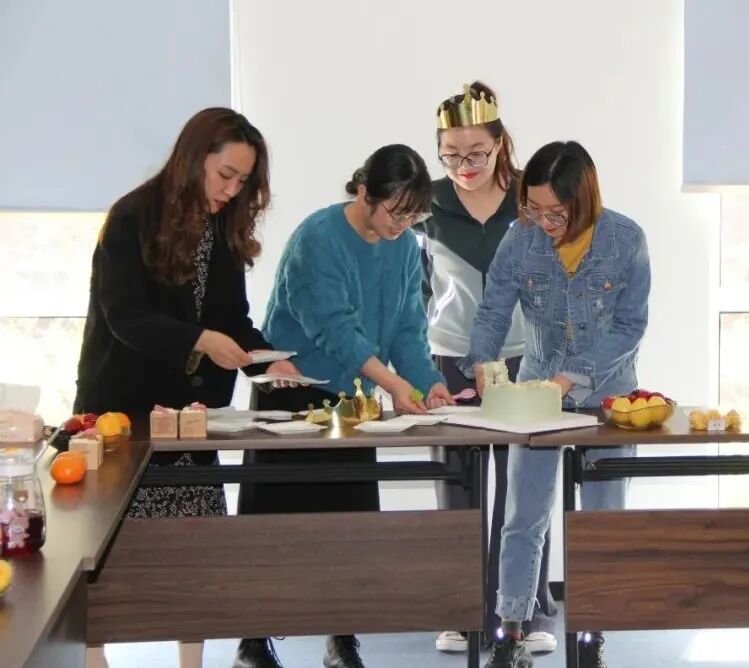 春风相伴 温暖如你 | 海思坦4月生日会&培训公开课&月度会议