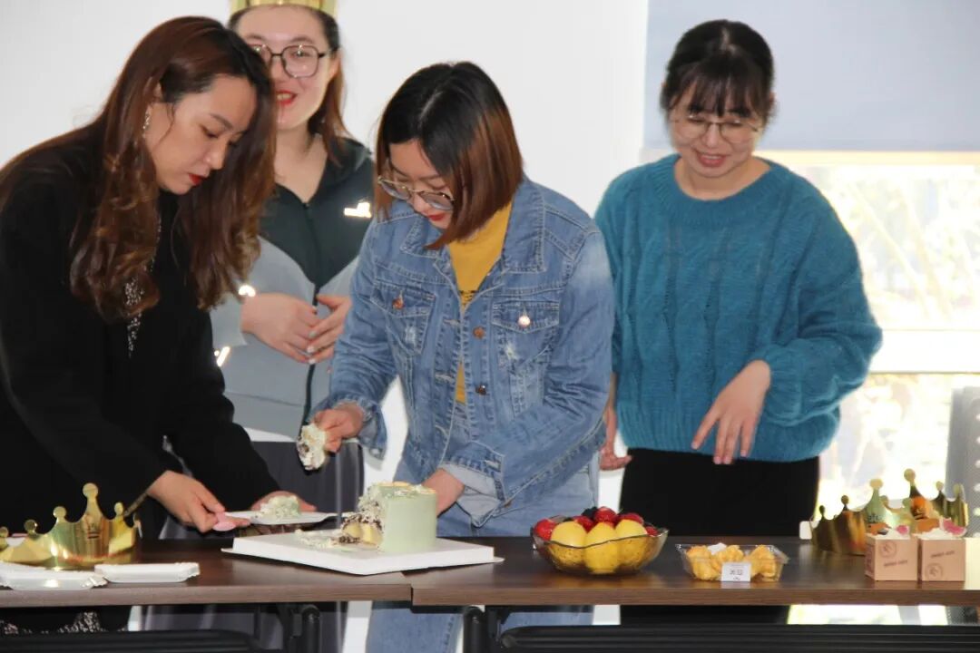 春风相伴 温暖如你 | 海思坦4月生日会&培训公开课&月度会议