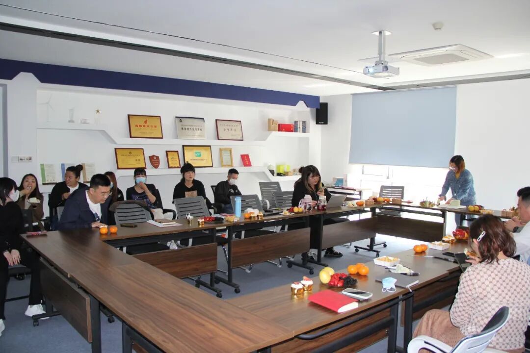 春风相伴 温暖如你 | 海思坦4月生日会&培训公开课&月度会议