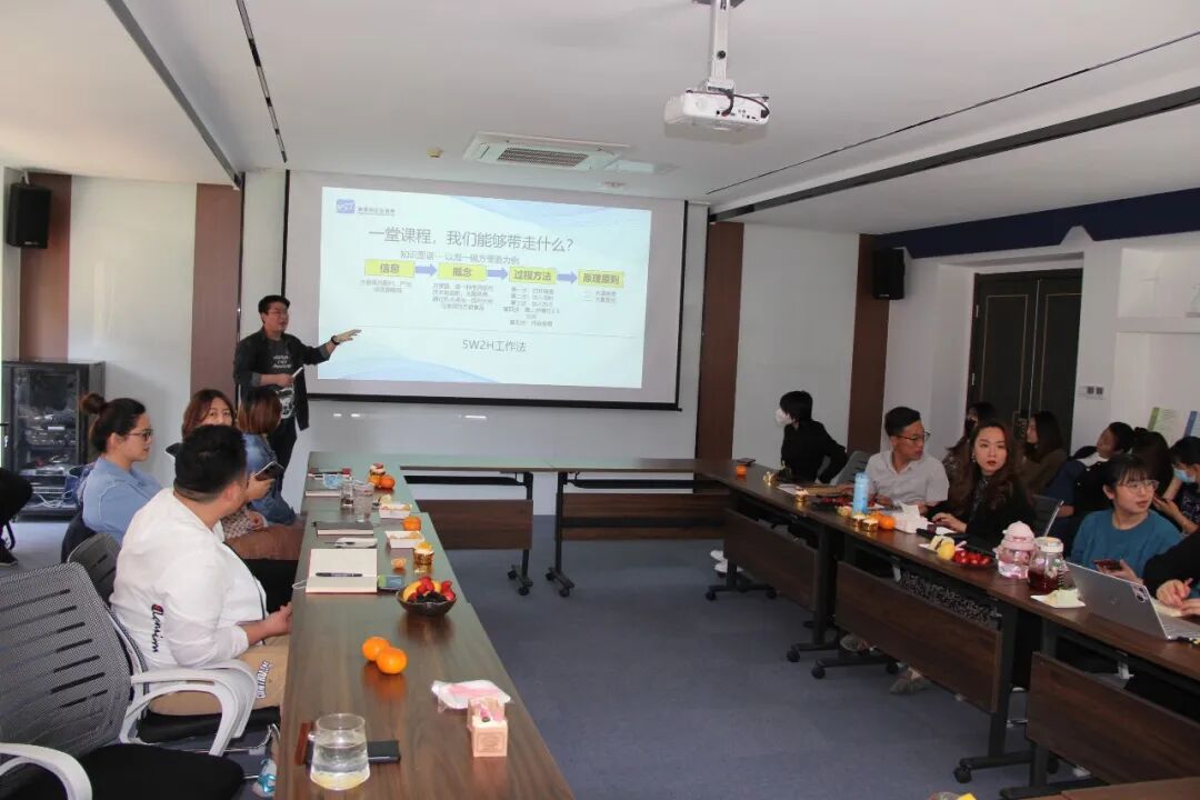 春风相伴 温暖如你 | 海思坦4月生日会&培训公开课&月度会议