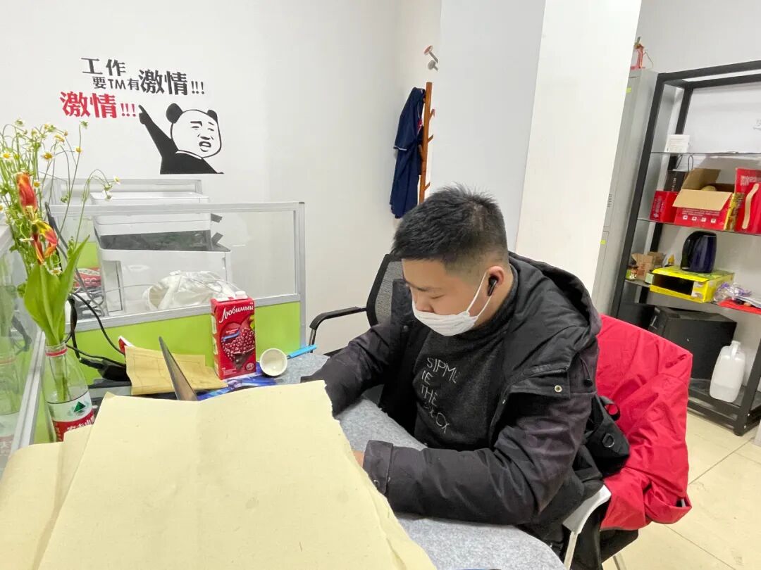 向疫情期间坚守岗位的“小海们”致敬