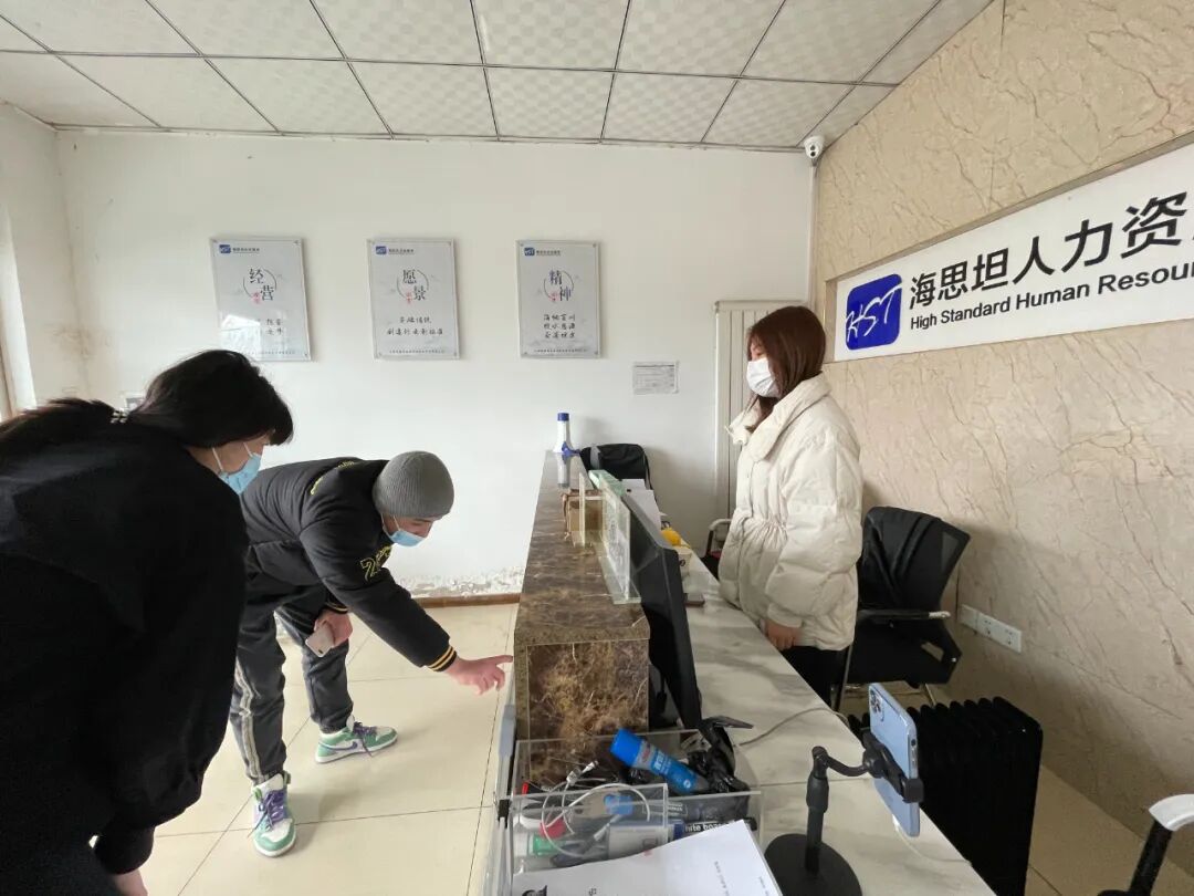 向疫情期间坚守岗位的“小海们”致敬