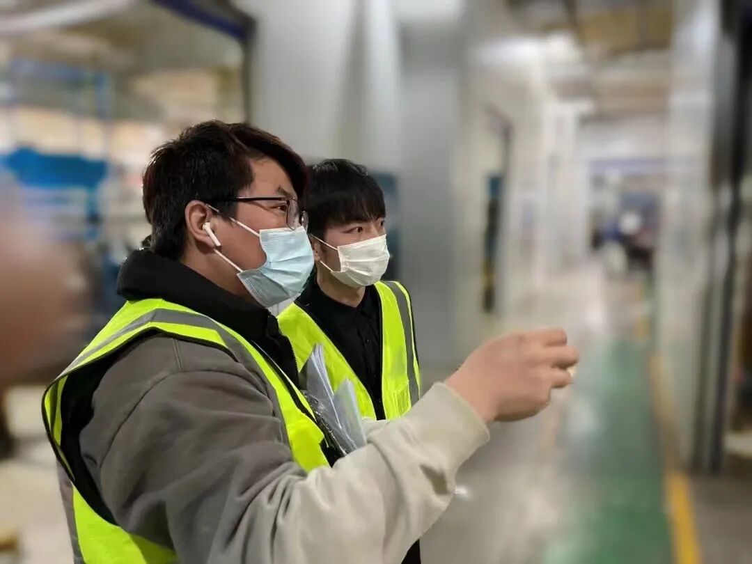 向疫情期间坚守岗位的“小海们”致敬