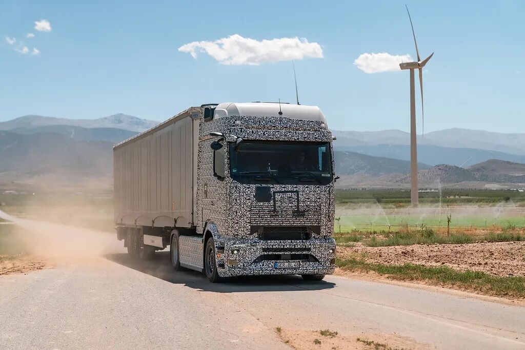 Merc 的 eActros 在西班牙經(jīng)受高溫考驗，完成炎熱天氣測試的圖2