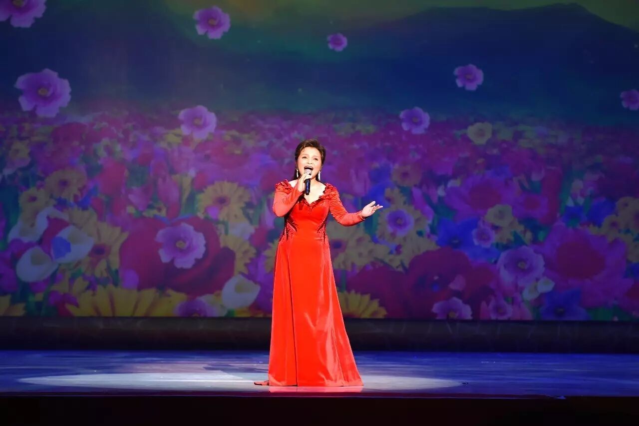 著名女高音歌唱家吴碧霞演唱《你来了》