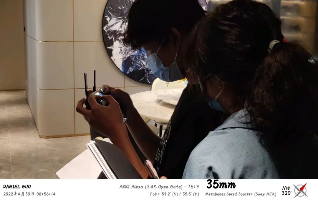 零号时光工作人员在进行航拍