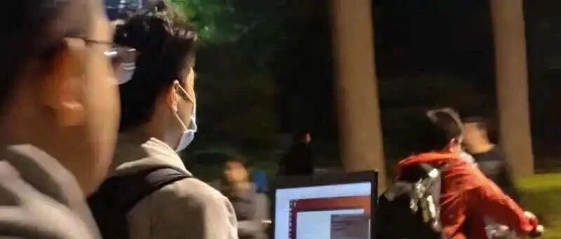 清华学生边骑车边用电脑被封“学堂路车神”，本人却道歉了