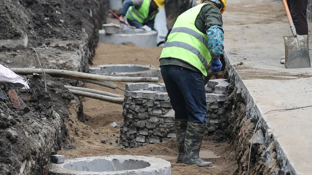 【澎湃新闻】多地“道路反复开挖”再受关注，症结在哪？