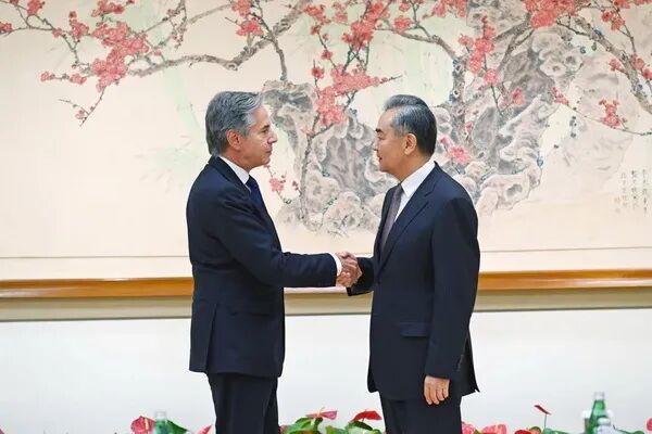 王毅会见布林肯：美方不能总以“两副面孔”对华