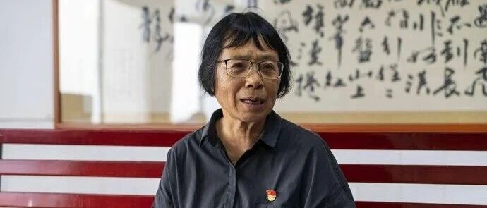 “张桂梅反对当全职太太”上热搜，被骂过的学生都力挺