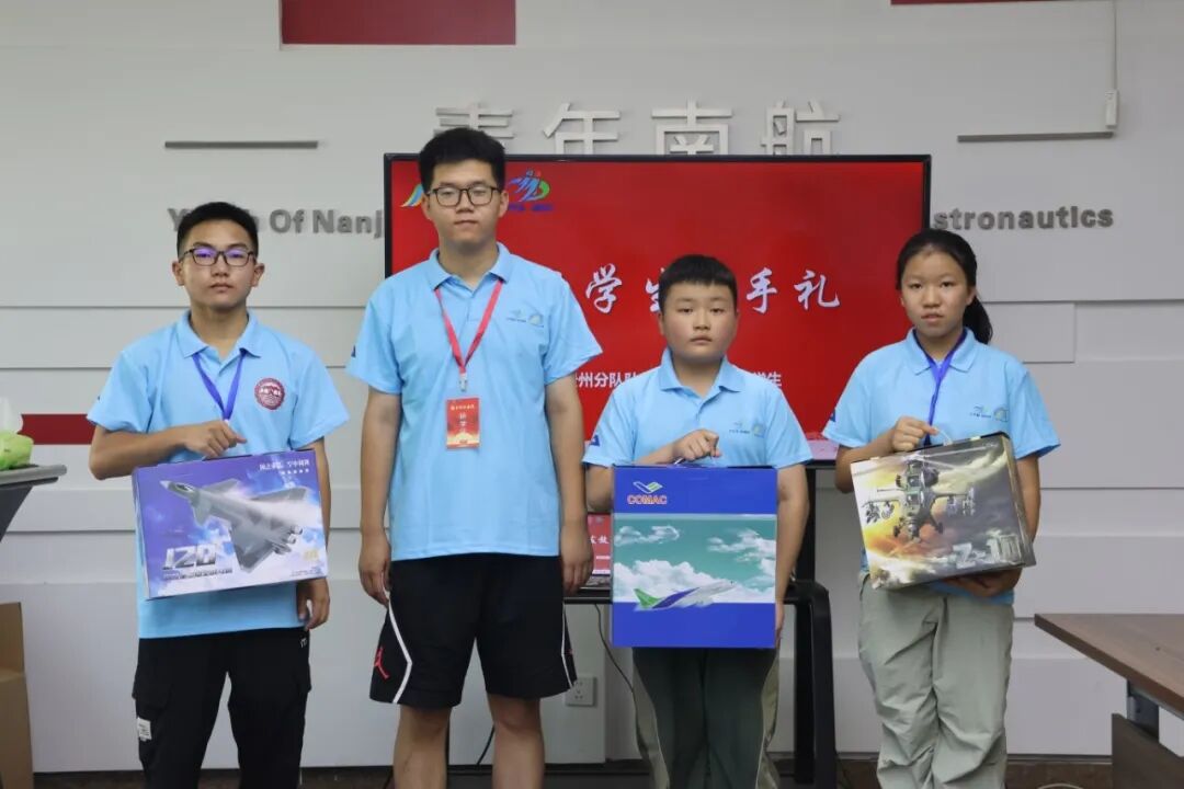 欢迎仪式上,黎阳学校,安顺二中的带队老师和学生代表分别发言,对关心