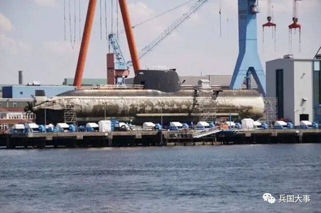 中國新型潛艇突然亮相，外形獨特；是海軍自用還是出口？的圖1