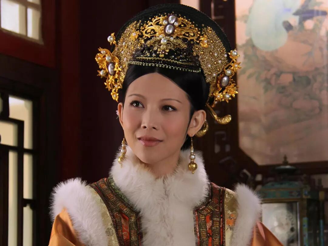 %name 娘娘蔡少芬惊现悉尼！美艳如18岁！皮肤细嫩身材窈窕！她，为澳洲华人女性带来终极美丽秘密！