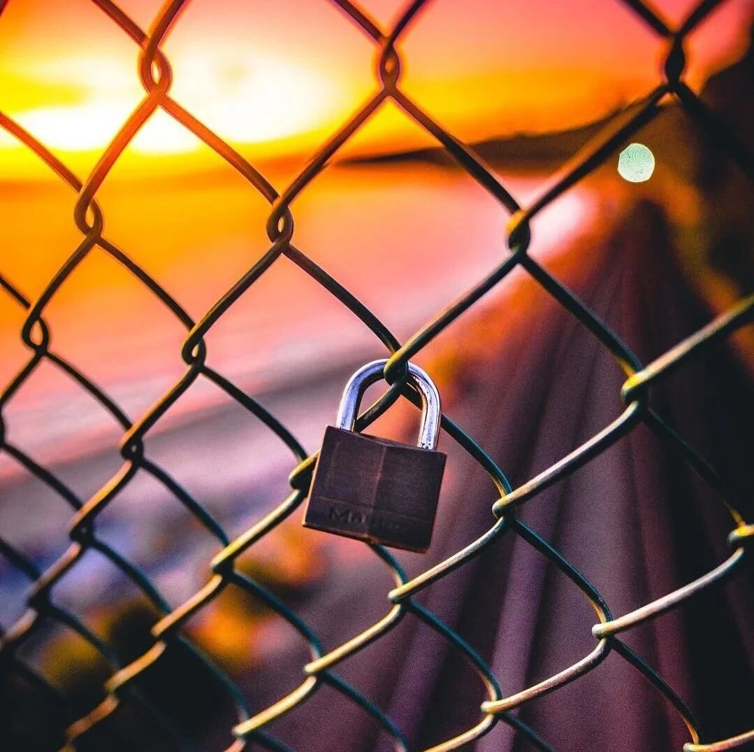 拾言丨凡事别太认真，我们都只是路过这个世界。