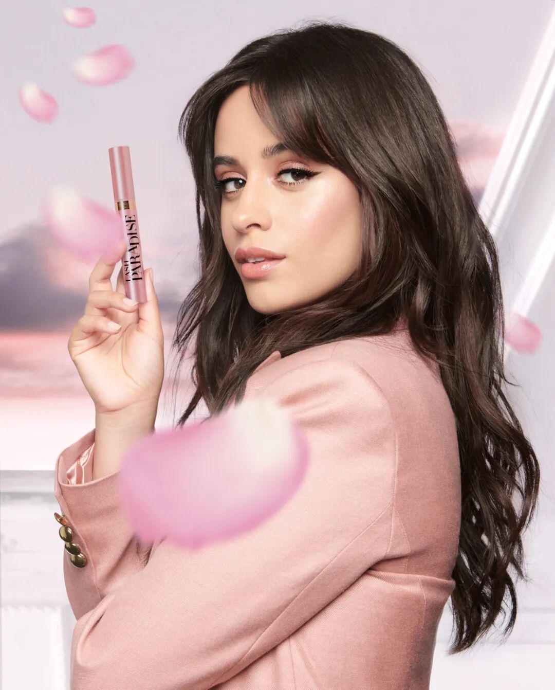 虽然新专辑销售惨淡但camila依然是世界级巨星