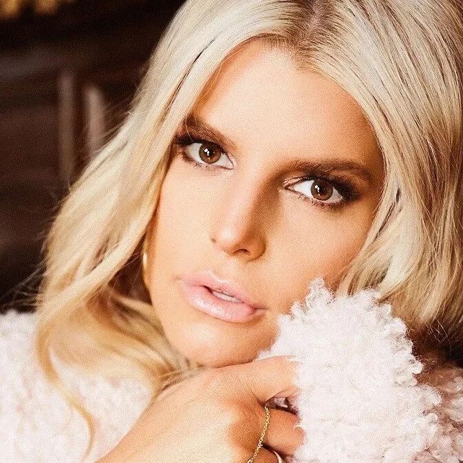 中生代女歌手的首部自传美剧!